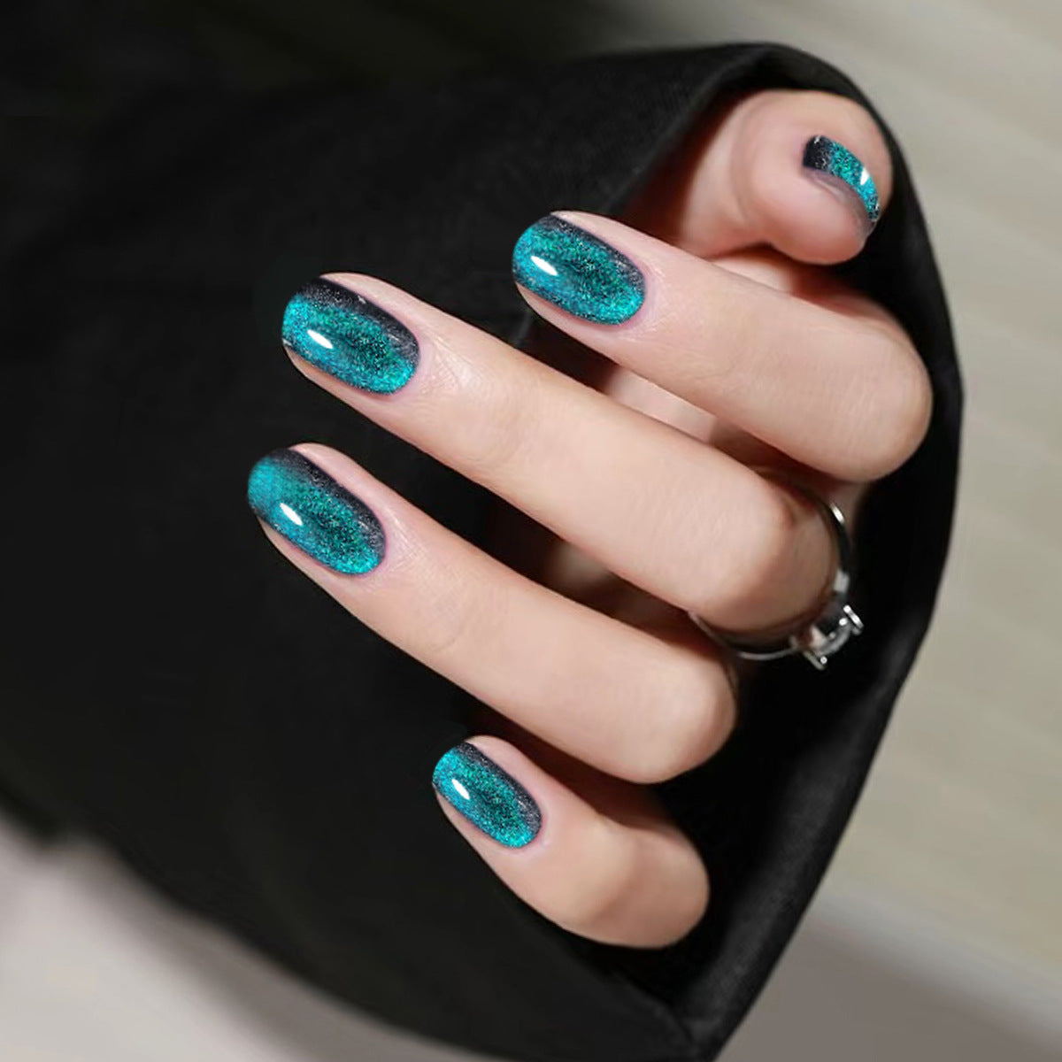 Ocean Breeze Medium Oval Glittering Teal Press On Nail Set with Gradient Design