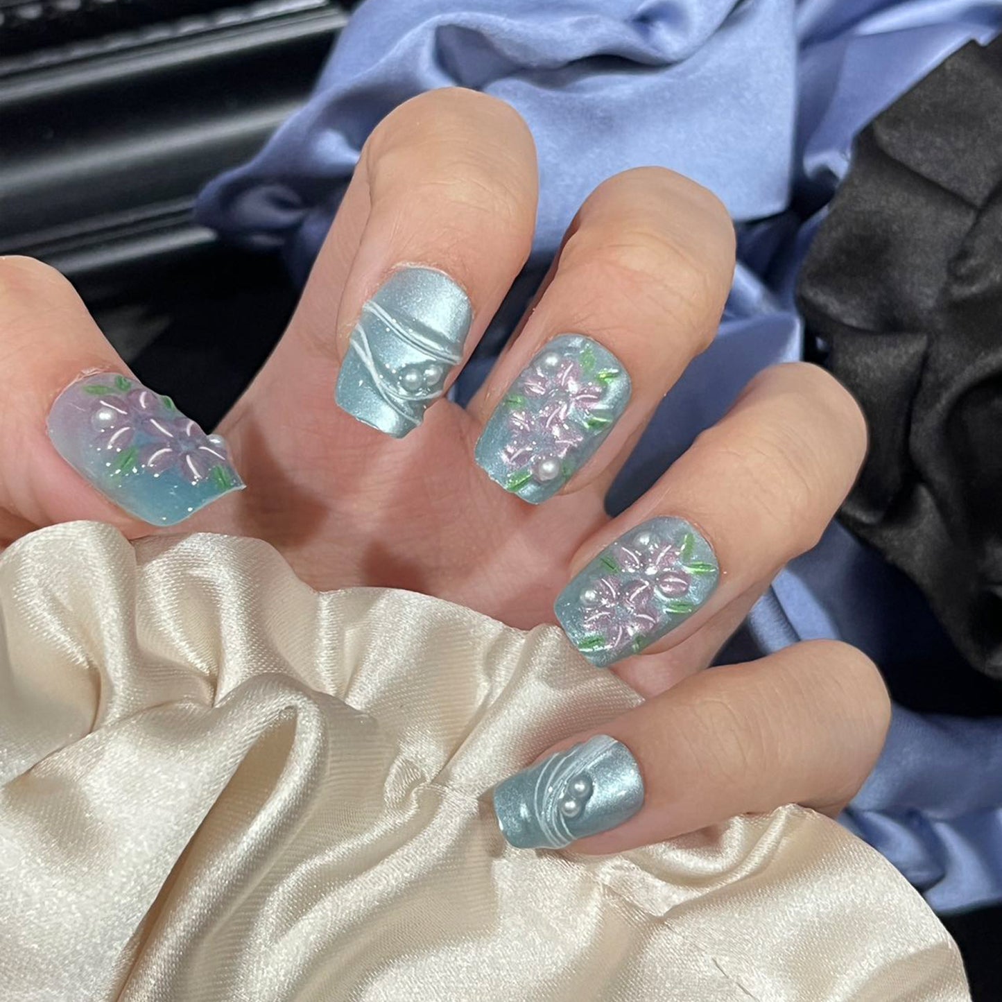 Charming Garden Dreamy Short Square Blue Floral Press On Nail Set with Shimmering Pearl Accents