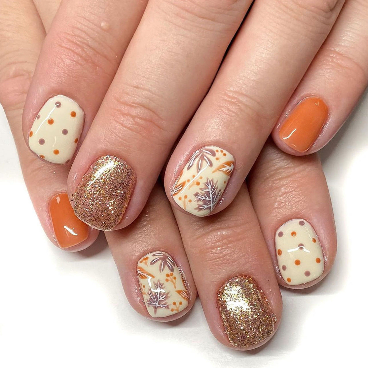 Autumn Vibes Short Round Orange and Beige Floral Glitter Press-On Nail Set