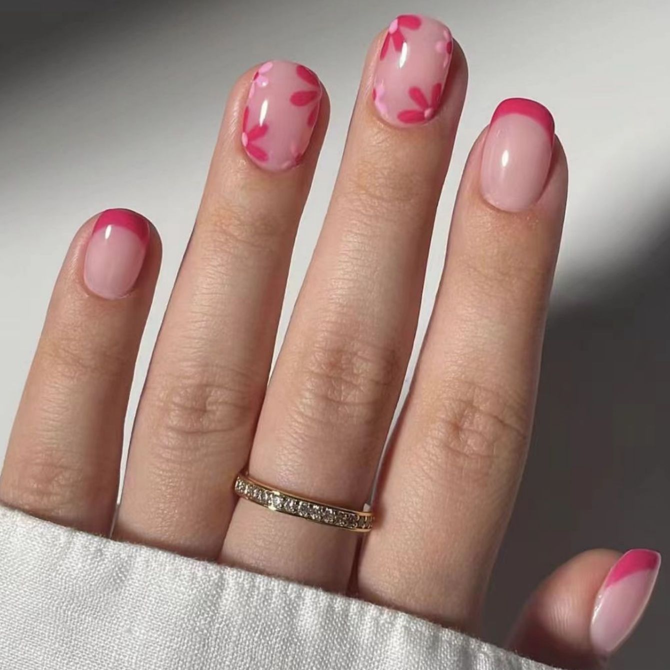 Floral Bliss Medium Round Pink Ombre Press On Nail Set with Hand-Painted Petal Design