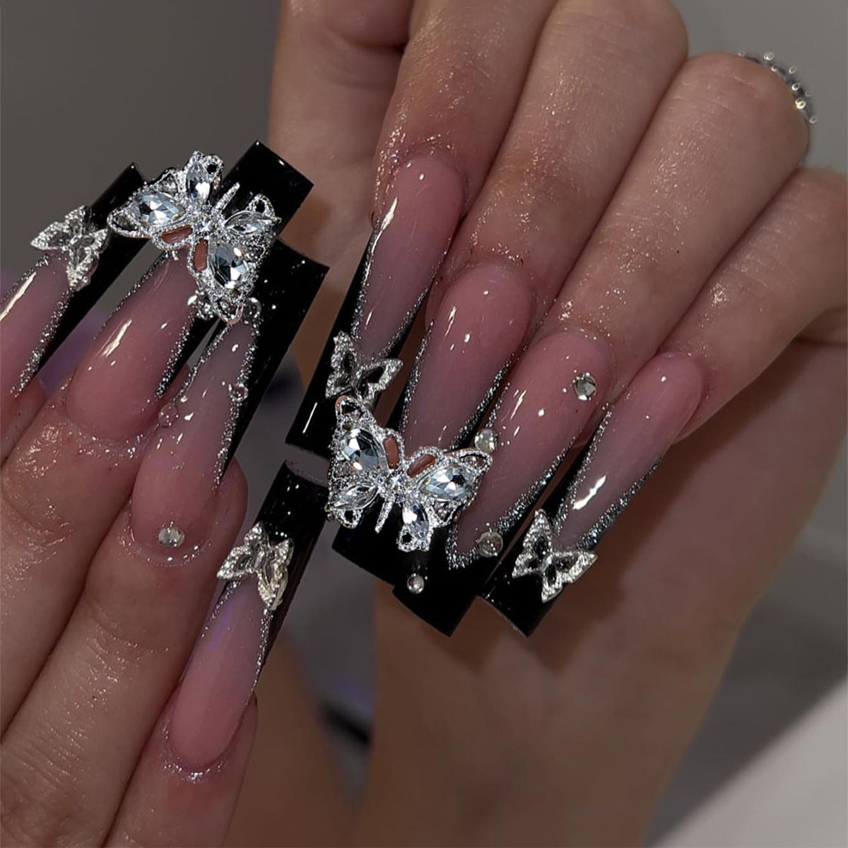 Rainy Roses Press On Nails