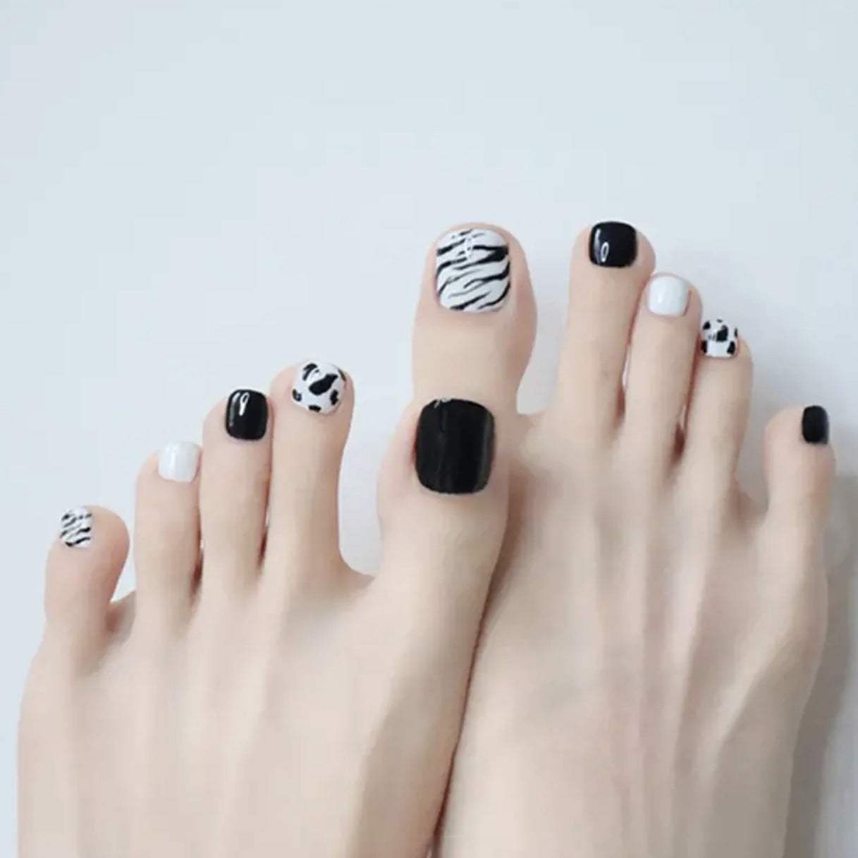 Safari Trip Animal Pattern White Press On Toenails