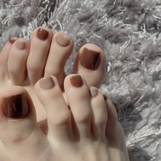 Shakey Fall Brown Press On Toenails