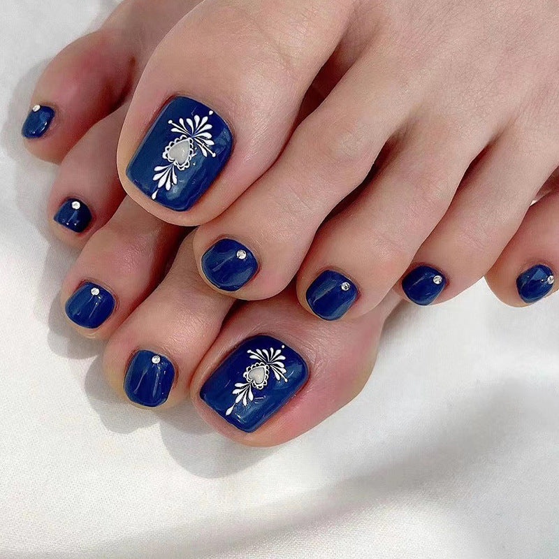 Queen Business Studded Blue Press On Toenails