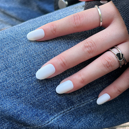 Elegant Chic Medium Oval White Press On Nail Set with Fade Effect