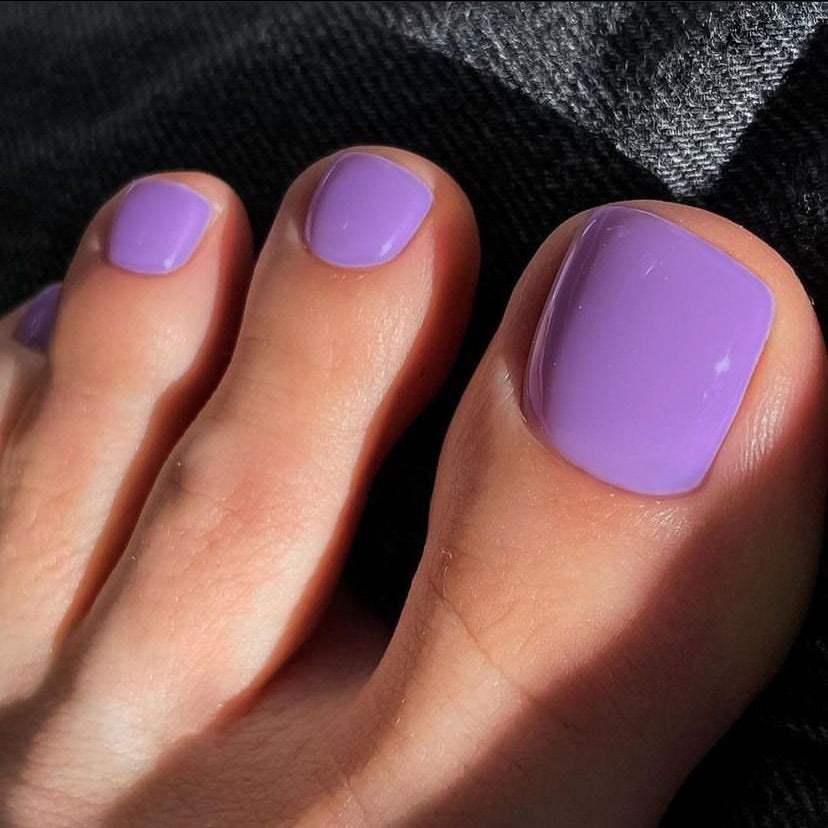 Lavender Dreams Medium-Length Square Lavender Press-On ToeNail with High-Gloss Finish