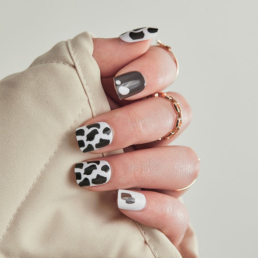 Alien Cows Short Squoval White Animal Pattern Press On Nails