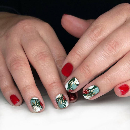 Wrapper Paper Aisle Short Squoval Green Winter Press On Nails