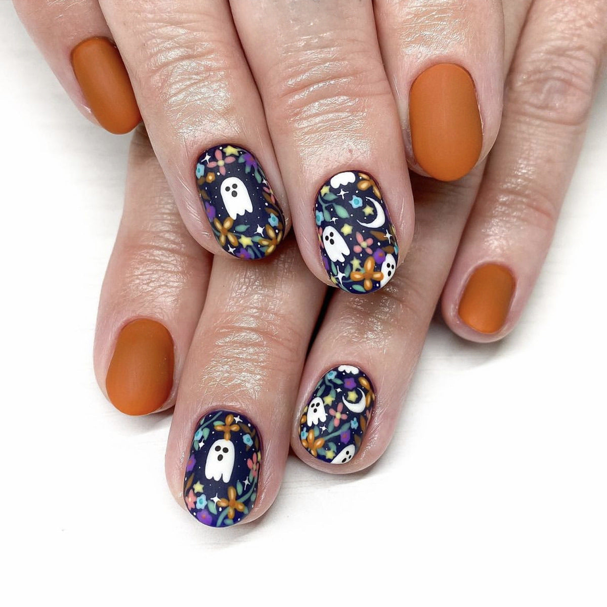 Spooky Delight Short Round Halloween Orange and Ghost Pattern Press On Nail Set