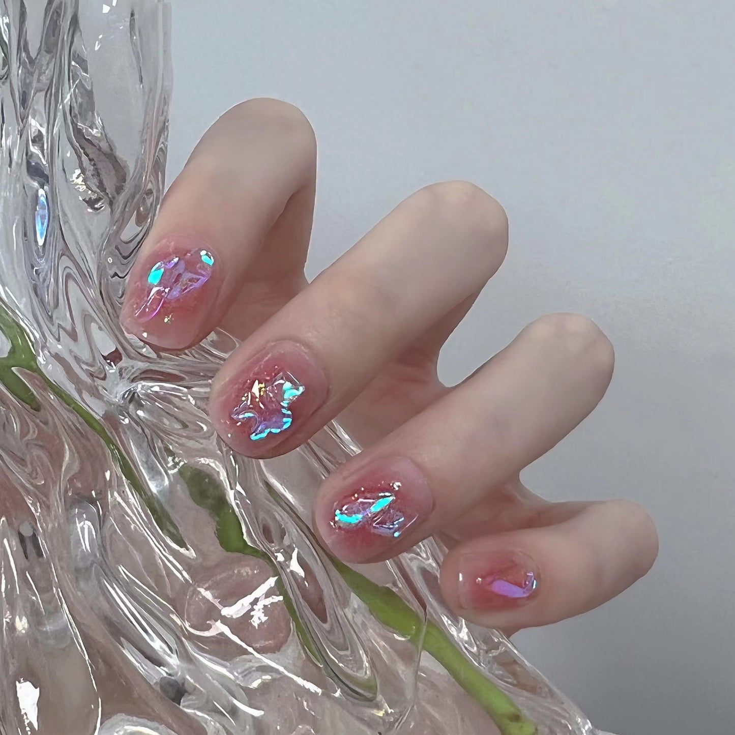 Mermaid Fantasy Short-Length Round Pink Press On Nails with Iridescent Mermaid Scale Accent